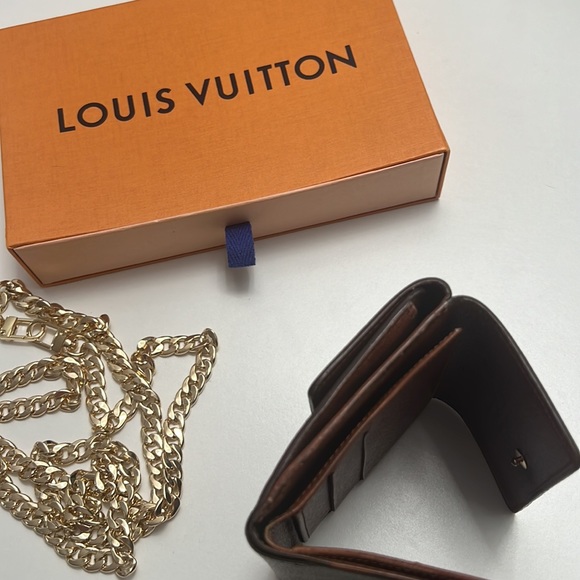 Louis Vuitton Monogram Wallet 4.5β x 4β Comes with unbranded chain and box - Picture 7 of 9
